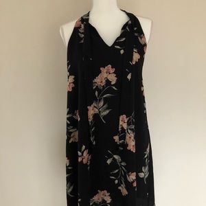 Sleeveless Halter-dress with liner